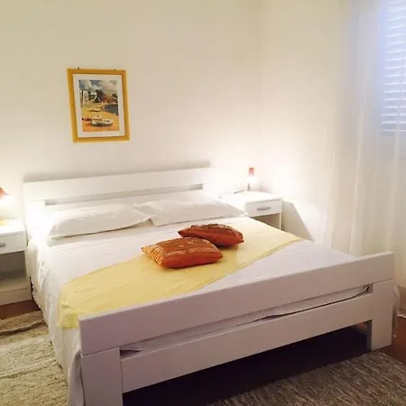 Дом отдыха Lucy 50m From Private Beach Blato (Korcula)