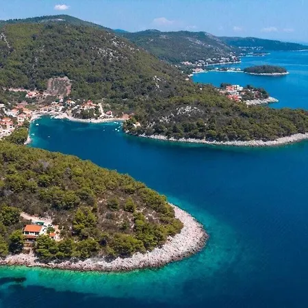 Lucy 50m From Private Beach *
